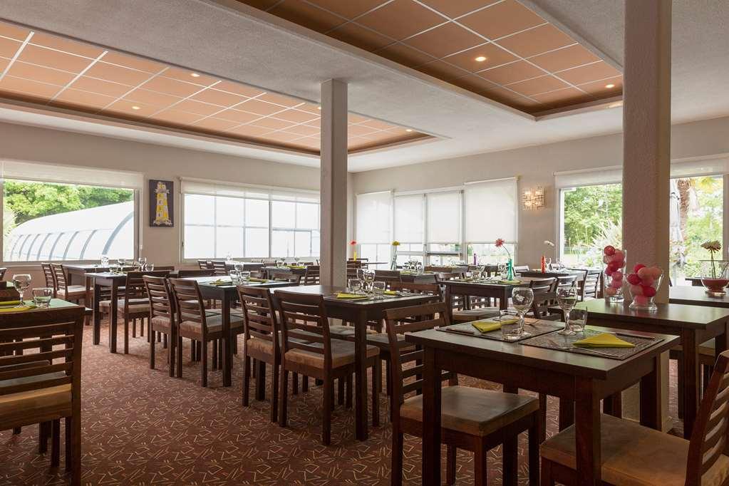 Hotel Du Golf Saint-Laurent Ploemel Restoran fotoğraf