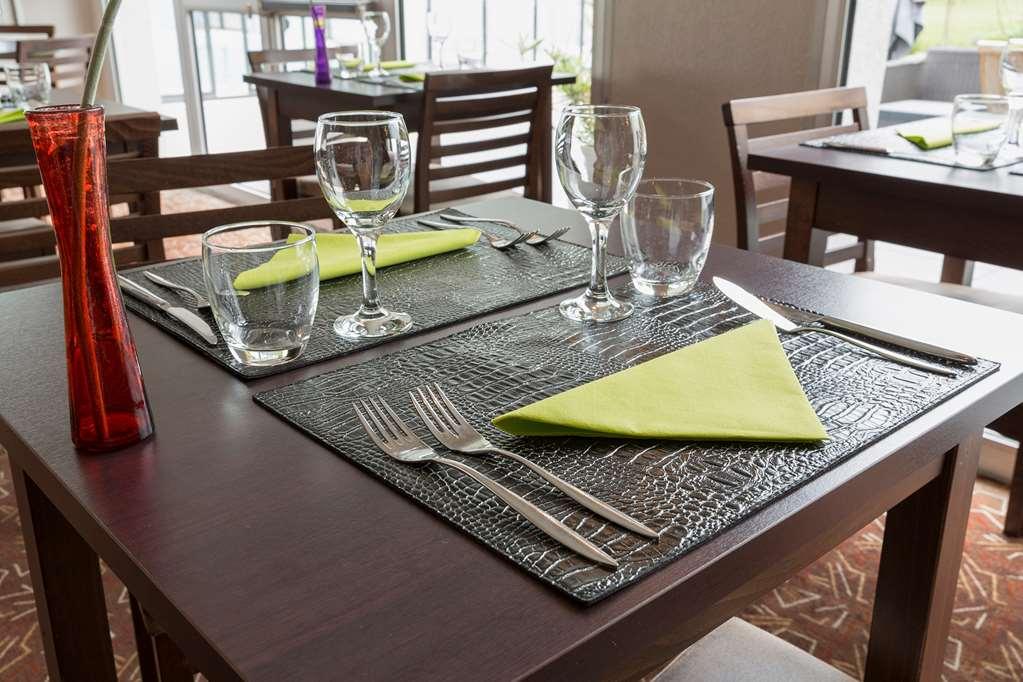 Hotel Du Golf Saint-Laurent Ploemel Restoran fotoğraf